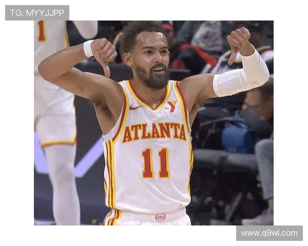 老鹰官媒特别派送特雷杨替补席随手投篮百发百中引热议全场球迷惊叹